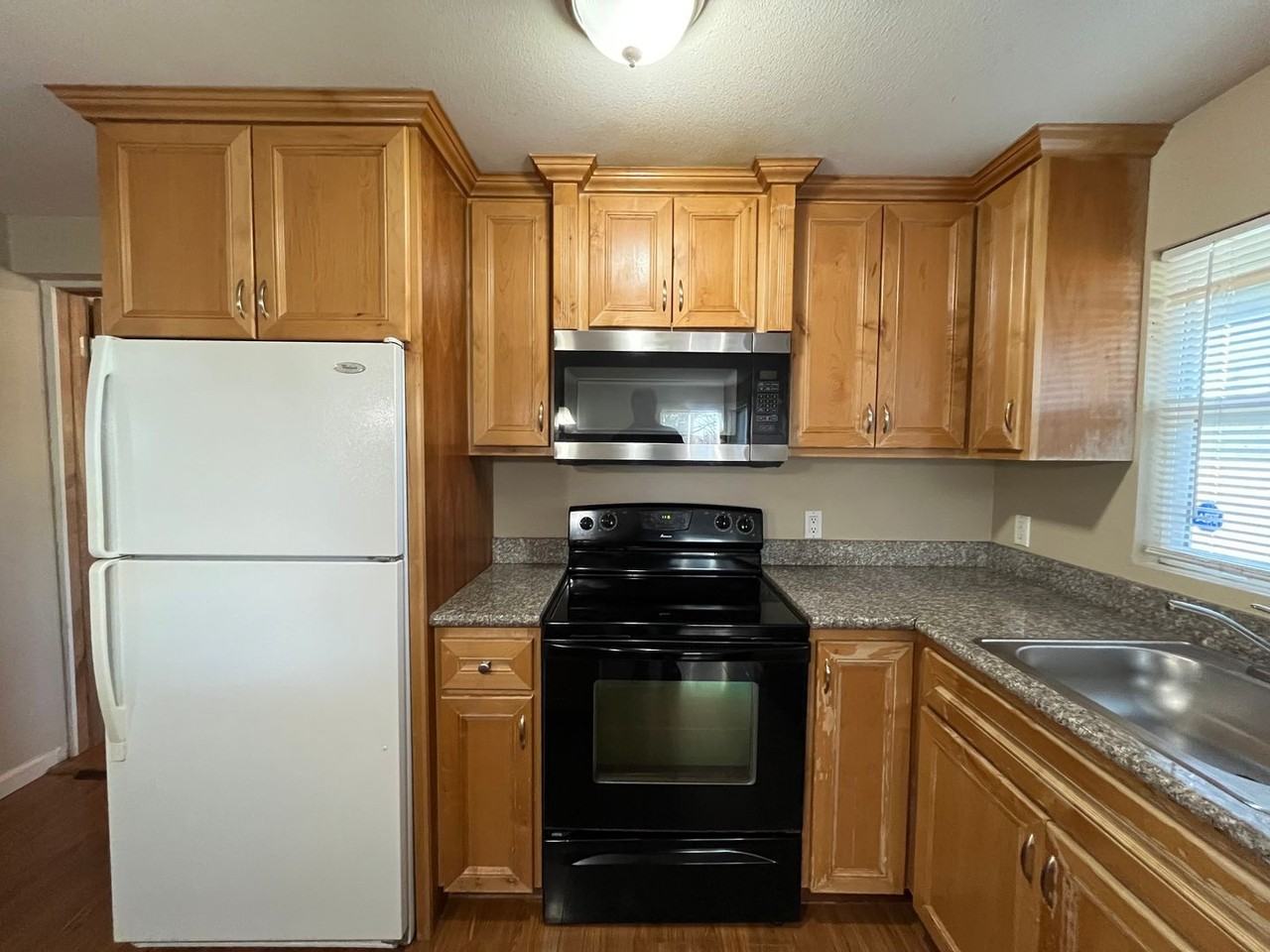 10434 Ne Wygant St - Photo 5 of 35