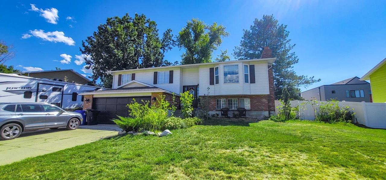 543 Applewood Dr - Photo 2 of 50