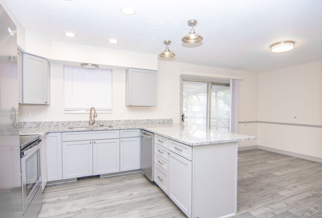 543 Applewood Dr - Photo 4 of 50