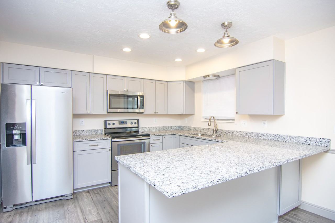 543 Applewood Dr - Photo 5 of 50