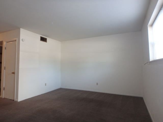 211 Waugh St - Photo 7 of 41