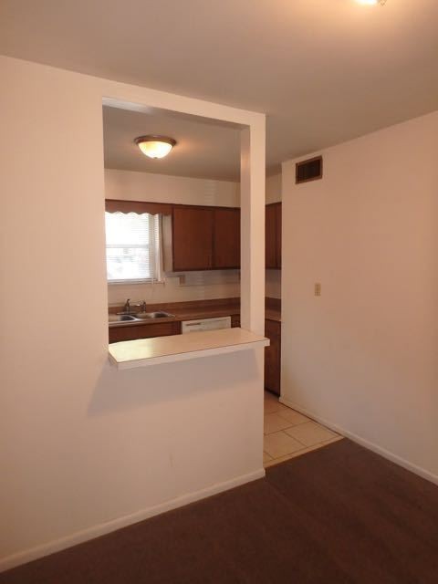 211 Waugh St - Photo 6 of 41