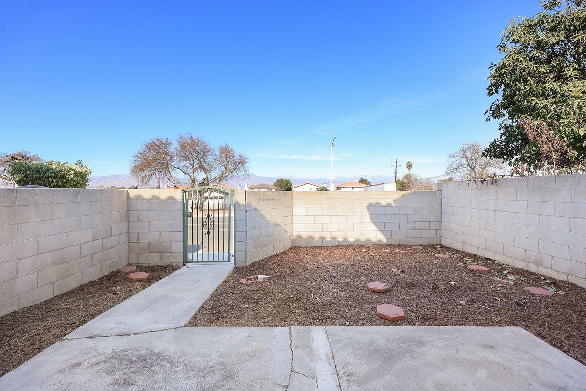560 N 5th St ##F - Photo 3 of 24