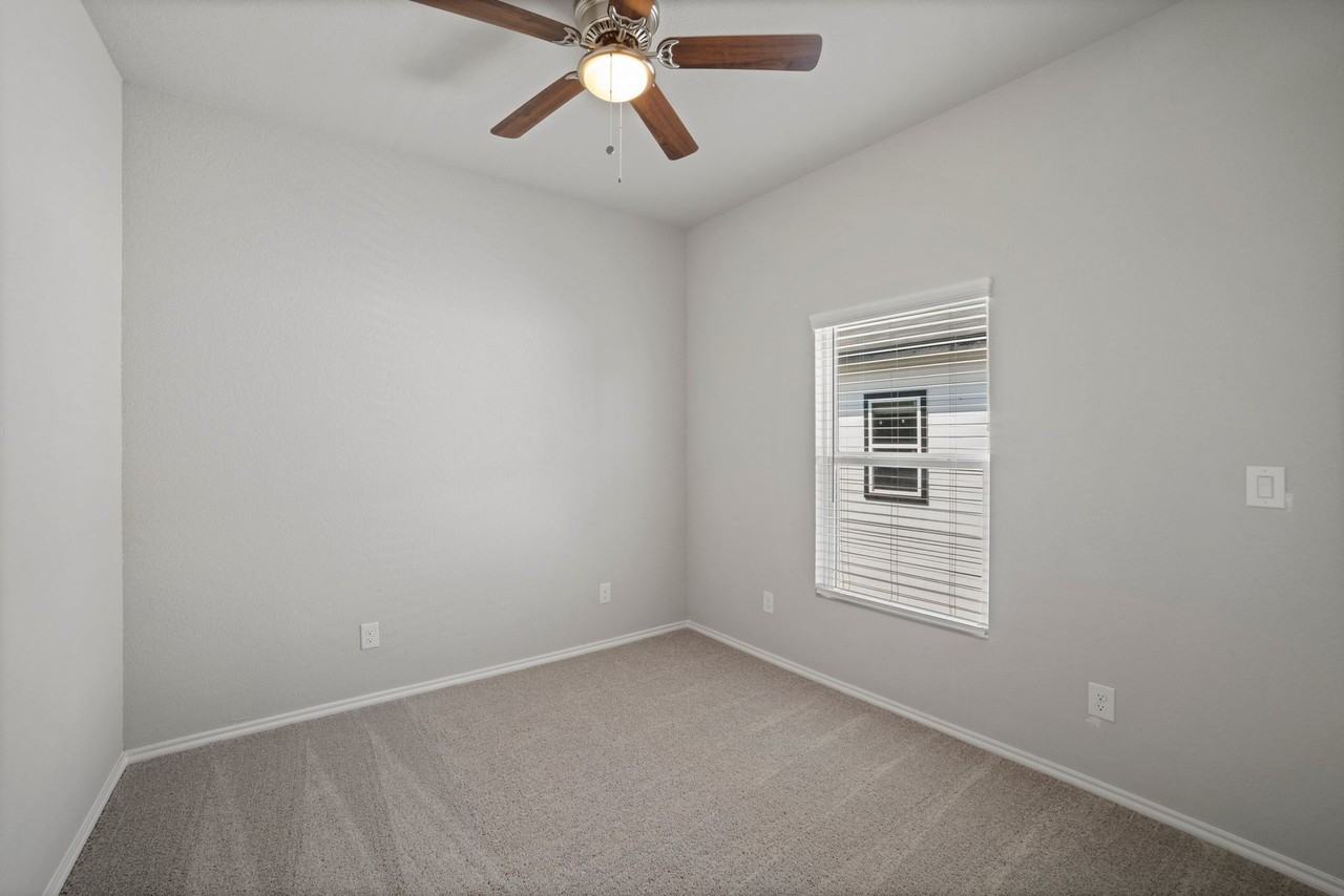 MOVE IN SPECIAL!! CALL FOR MORE DETAILS - Photo 4 of 12