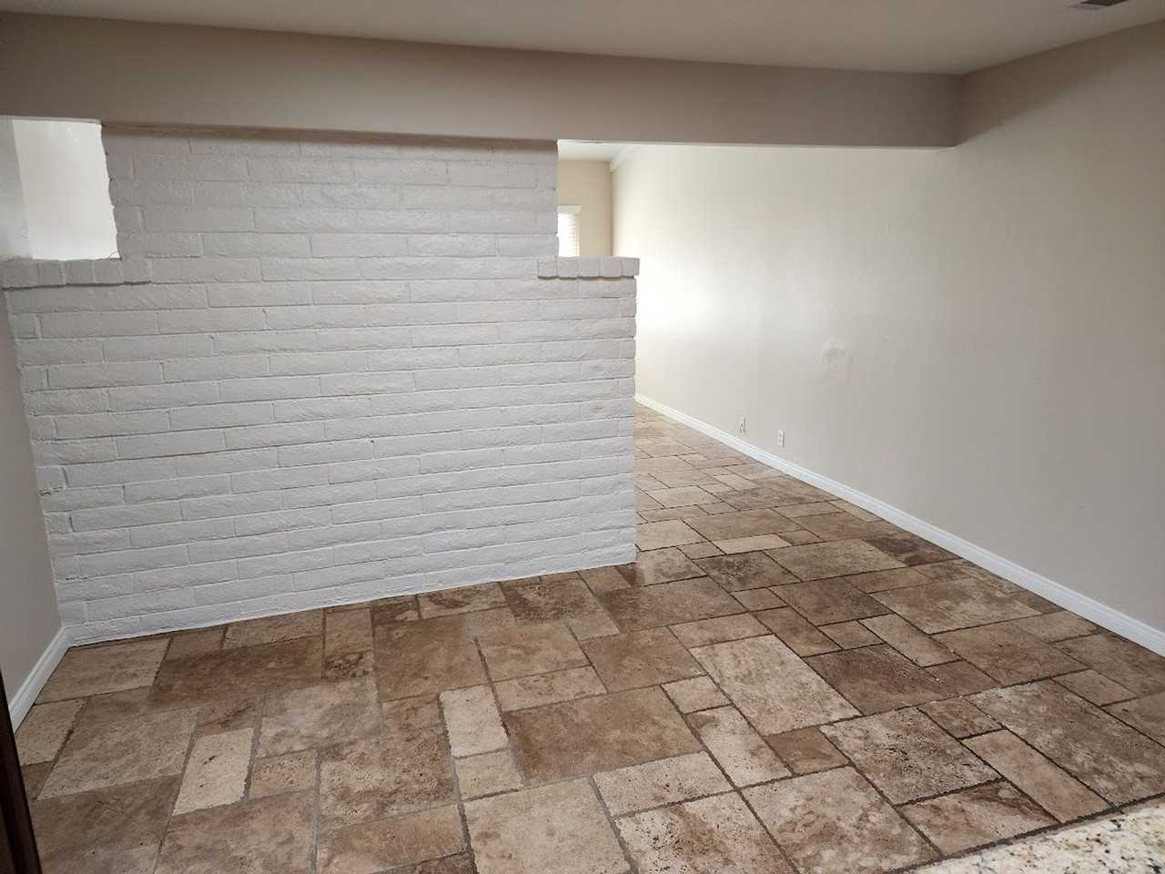 2968 Rainbow Valley Blvd - Photo 4 of 15