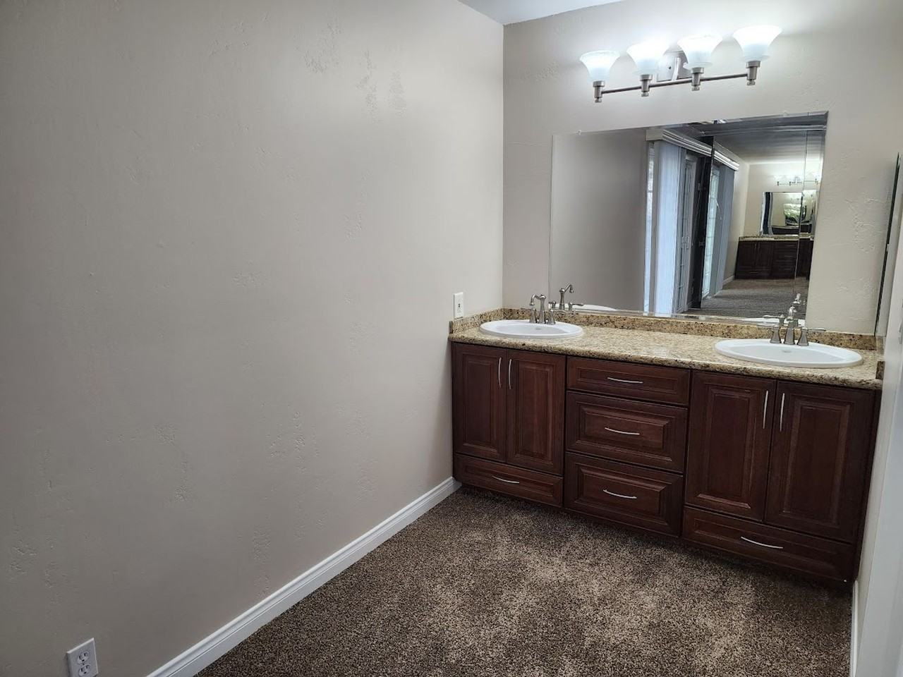 2968 Rainbow Valley Blvd - Photo 7 of 15