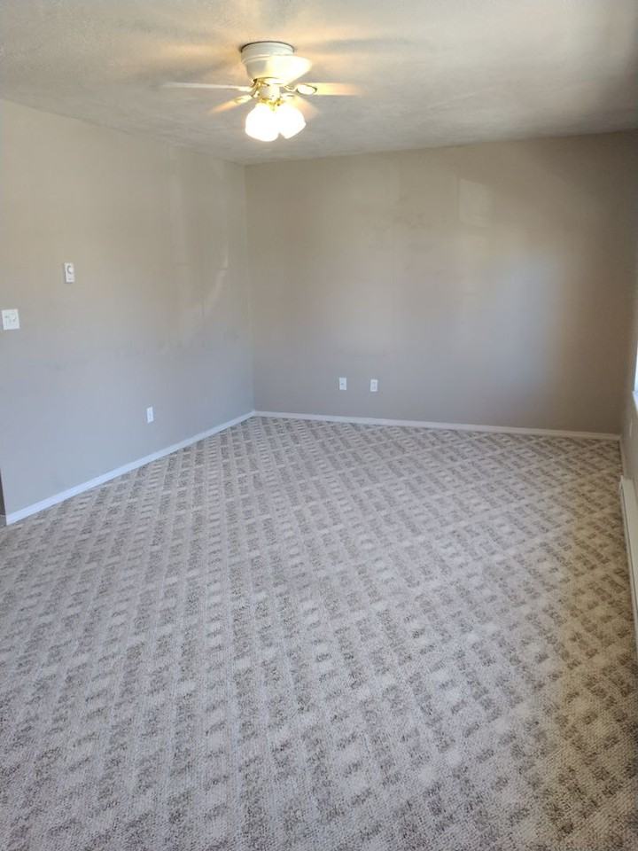 410 W 6th St #7 - Photo 2 of 15
