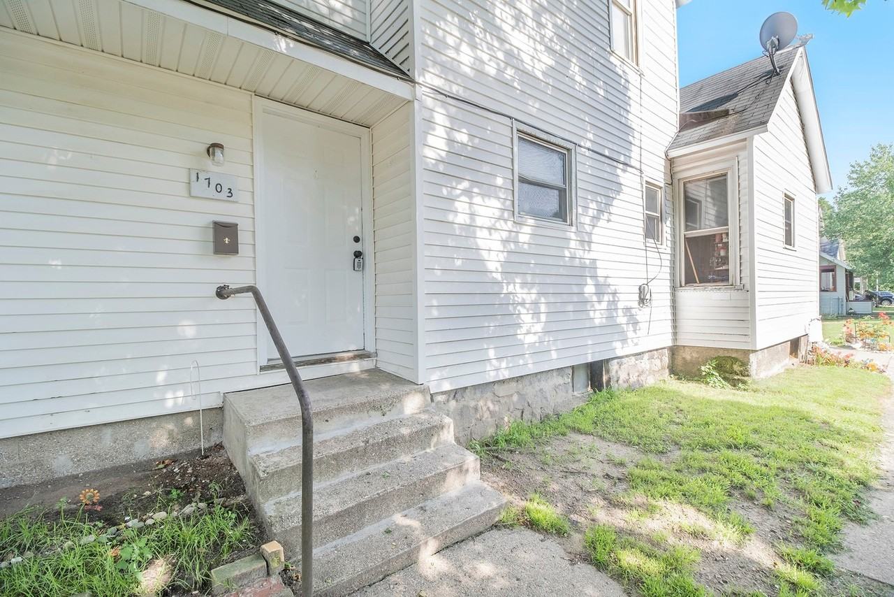 1703 S Park St - Photo 4 of 26