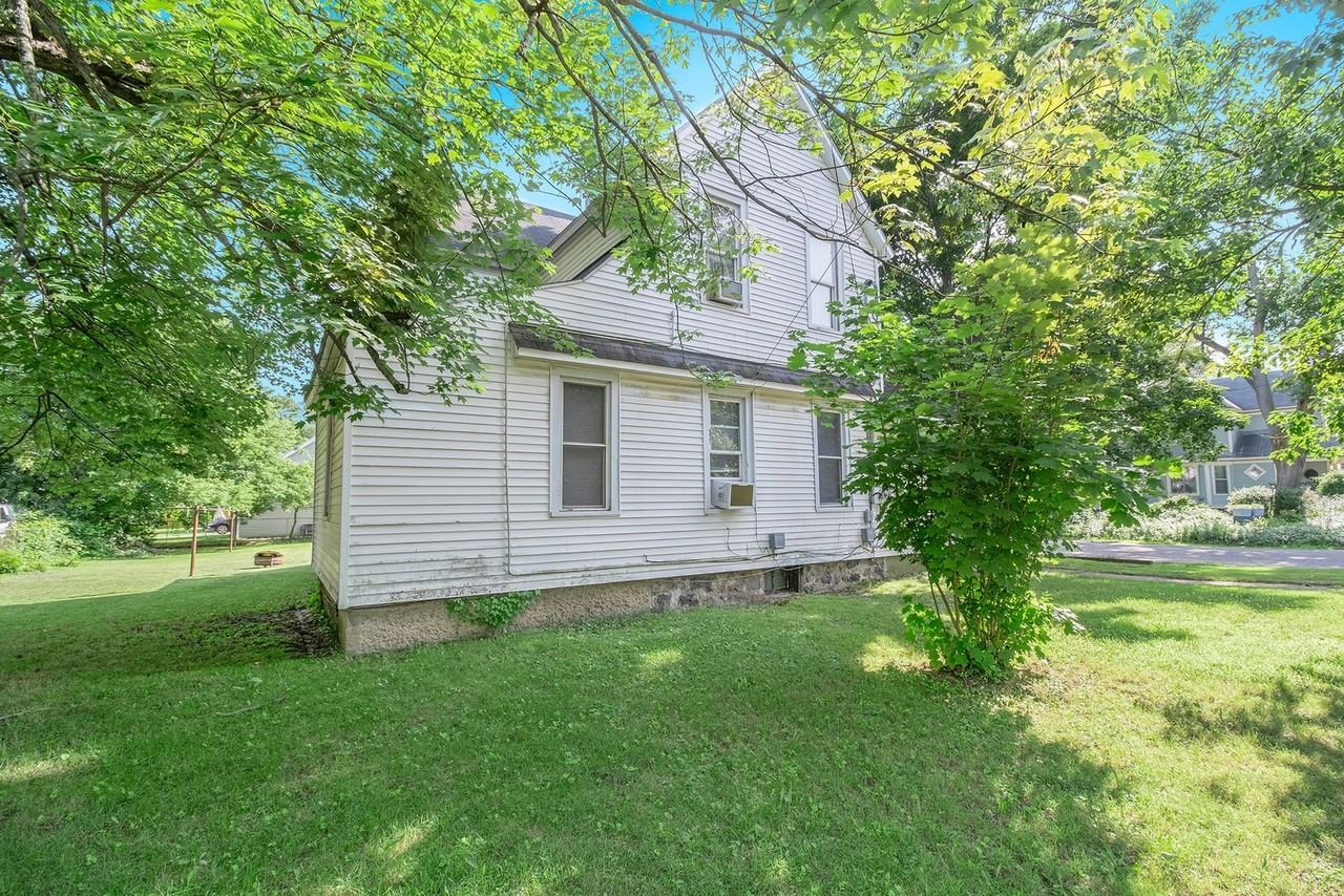 1703 S Park St - Photo 5 of 26