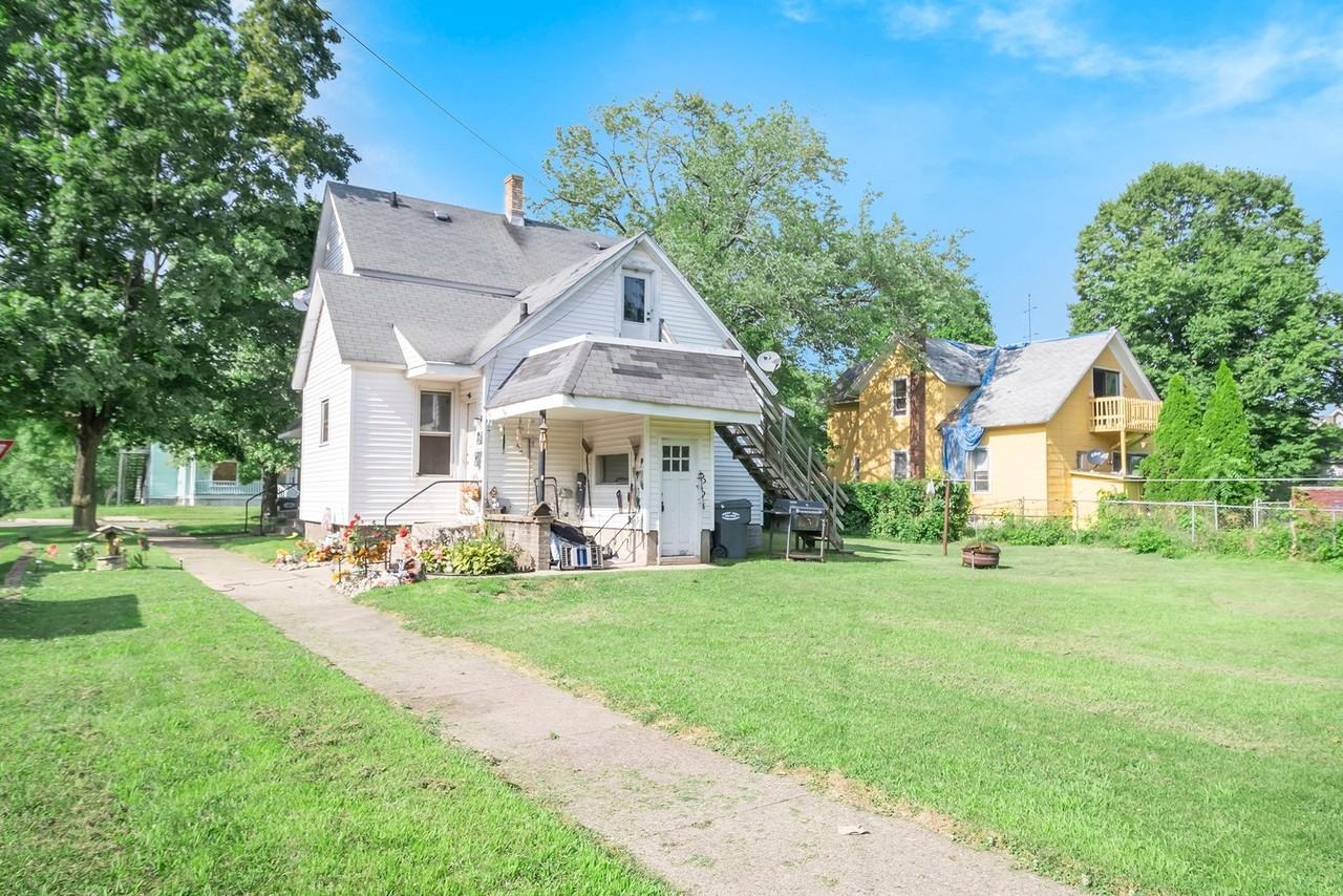 1703 S Park St - Photo 3 of 26