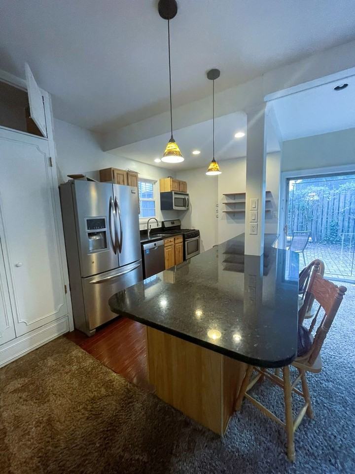 403 South Division Street - Photo 7 of 32