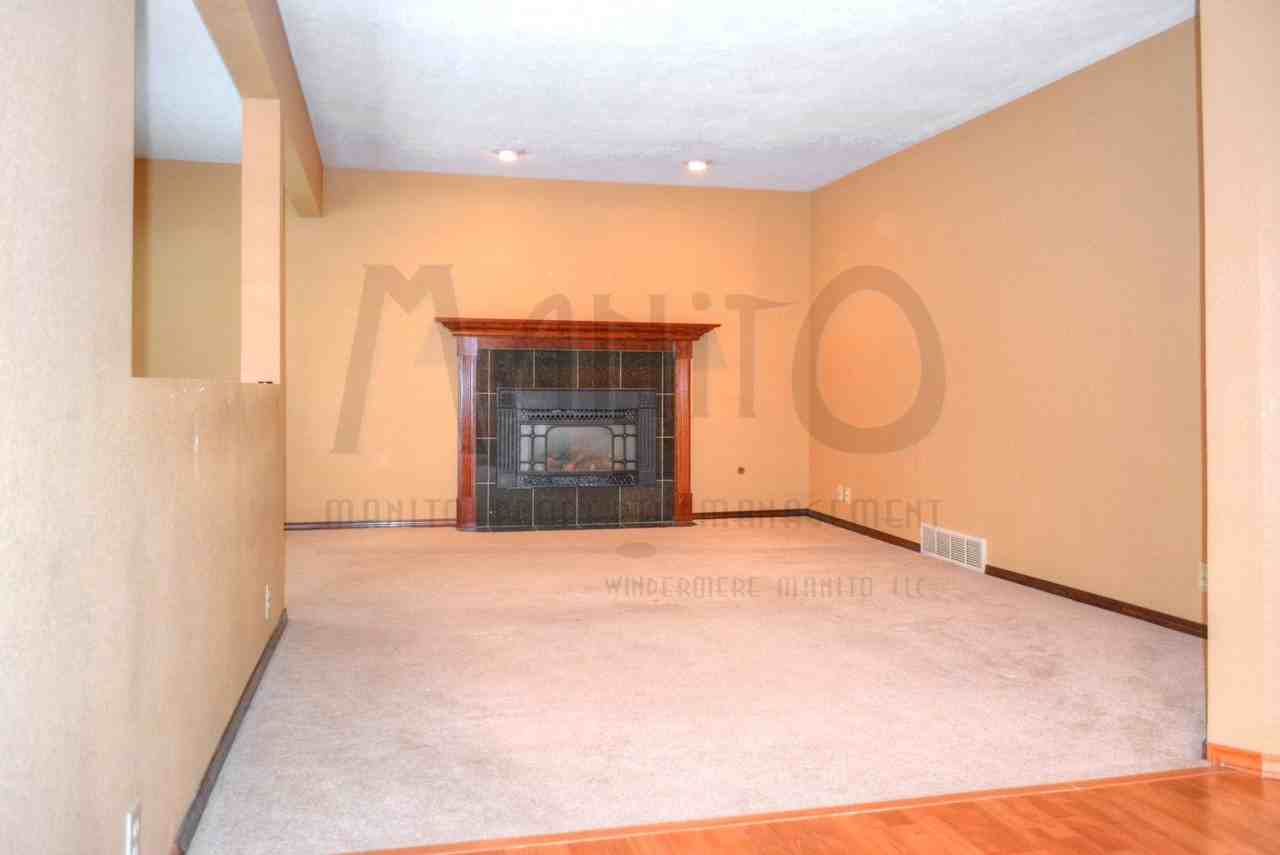 724 E Brentwood Dr - Photo 5 of 36