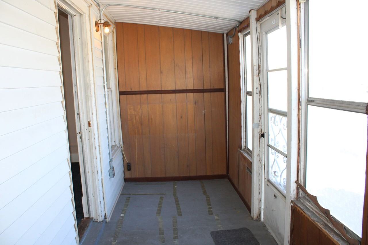 715 N 4th St - Photo 2 of 10