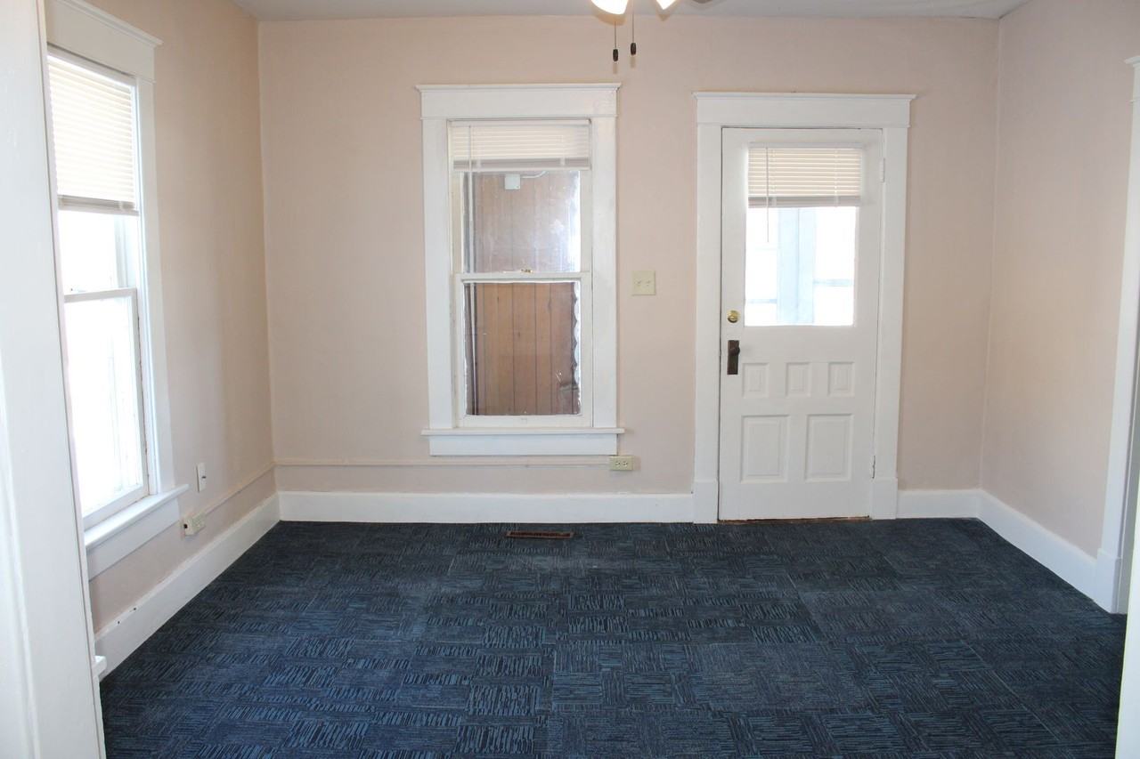 715 N 4th St - Photo 3 of 10