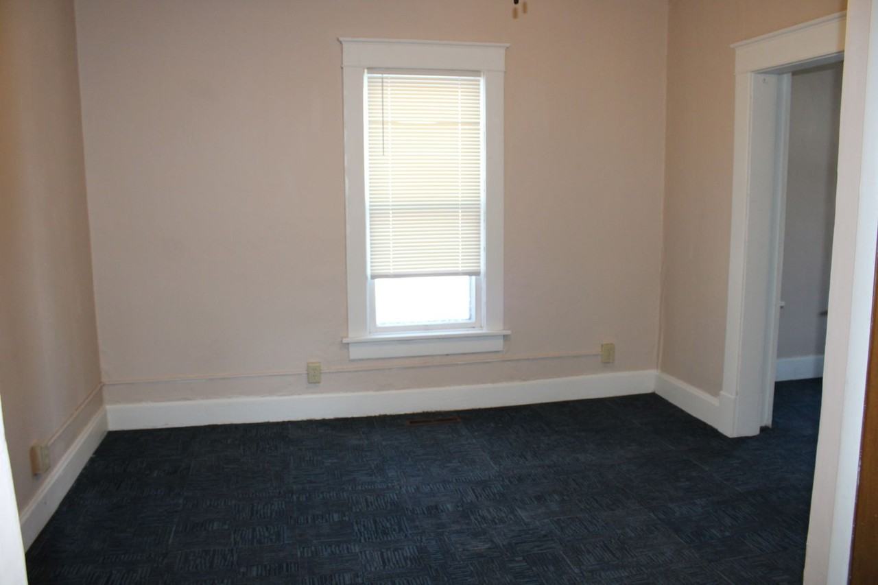 715 N 4th St - Photo 5 of 10