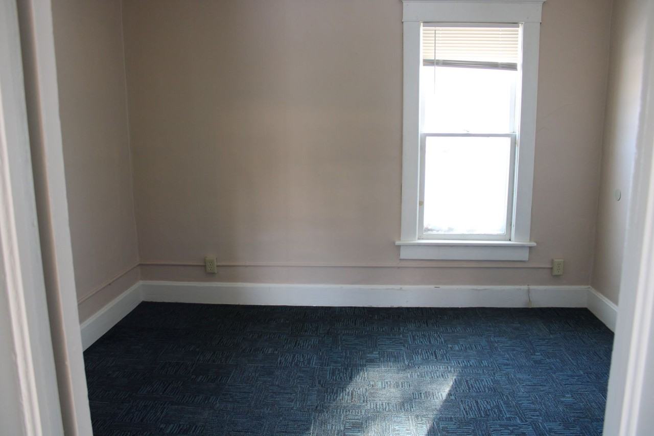 715 N 4th St - Photo 6 of 10