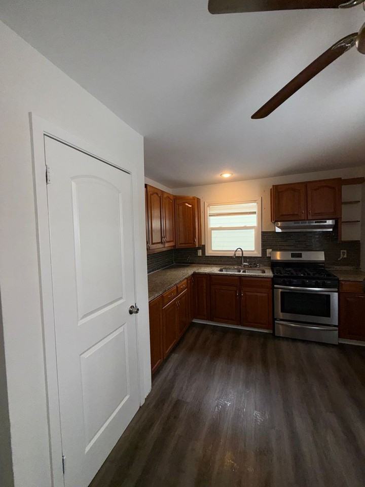 1146 Fairview Ave - Photo 3 of 10