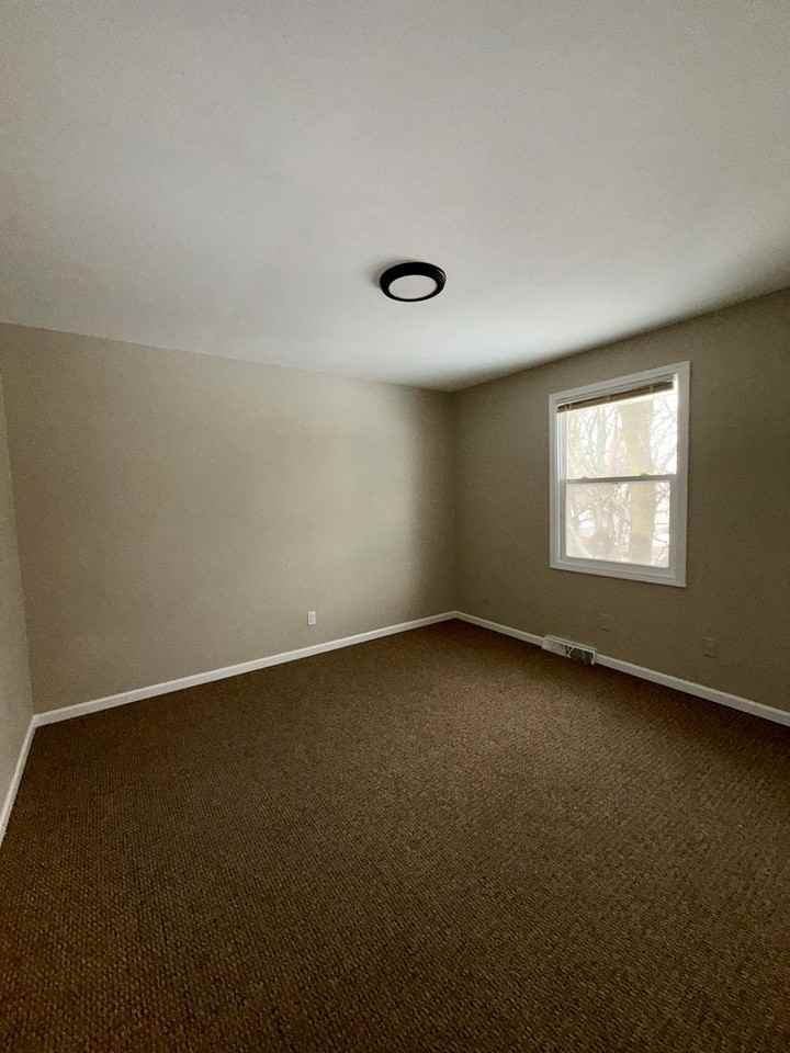 1146 Fairview Ave - Photo 7 of 10