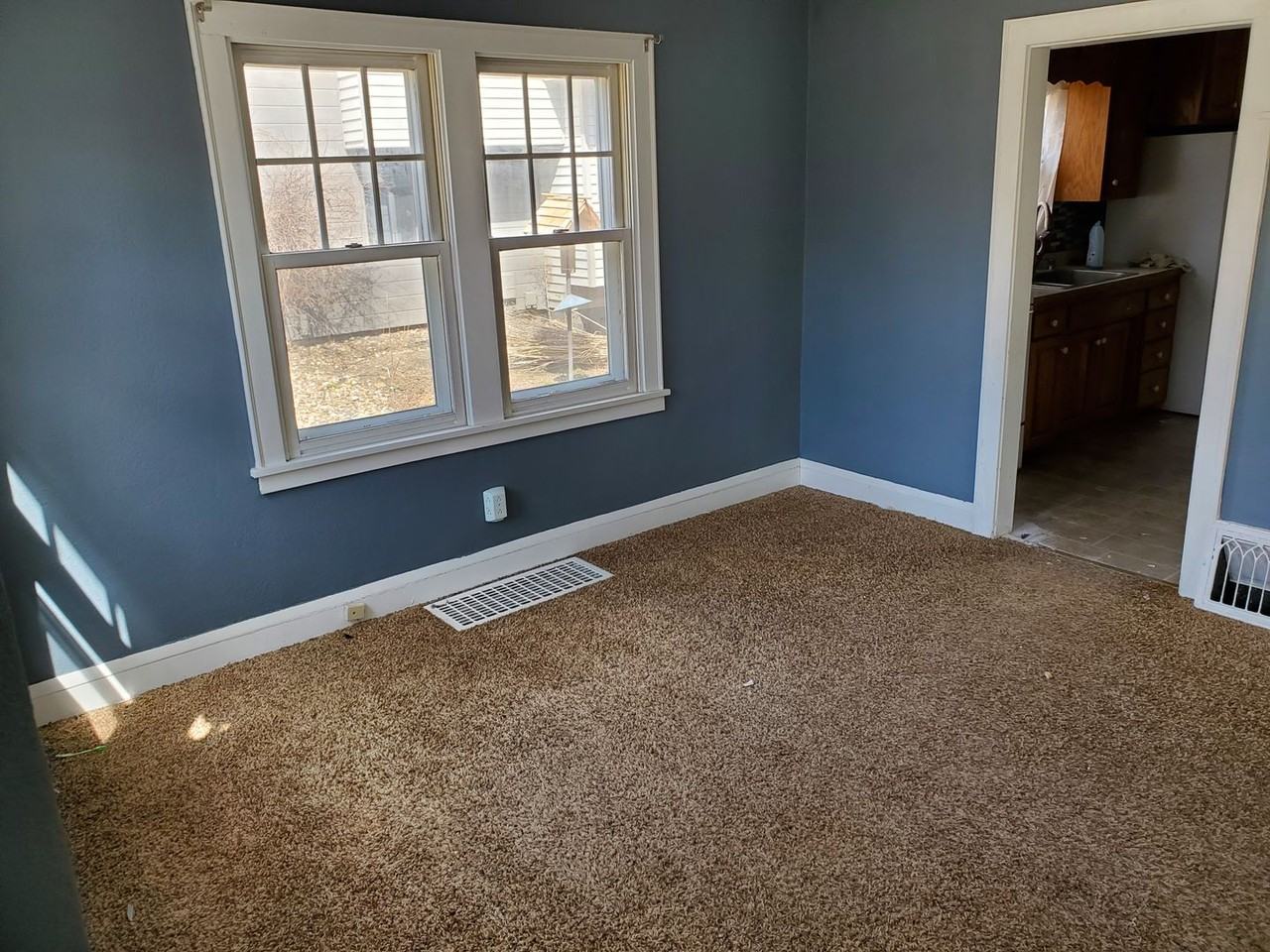 1102 3rd St Nw - Photo 5 of 17