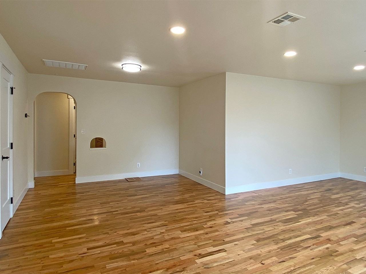 1010 Nw 25th St - Photo 2 of 22