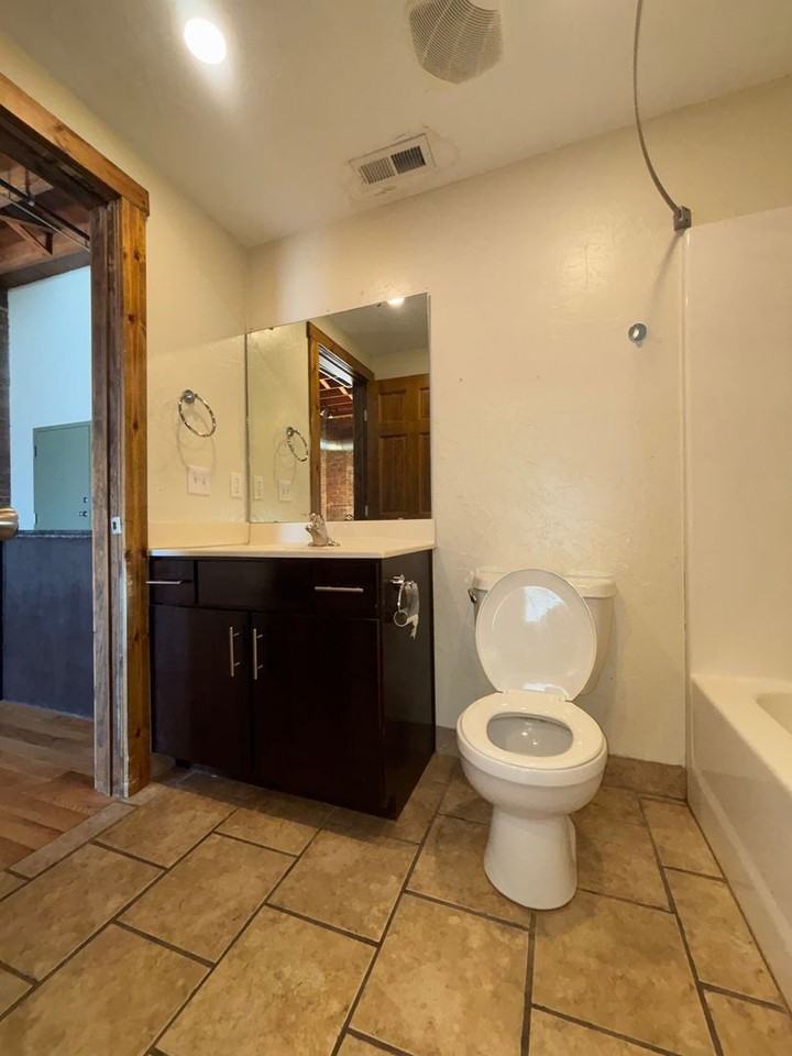 601 601 N National #229 - Photo 4 of 7