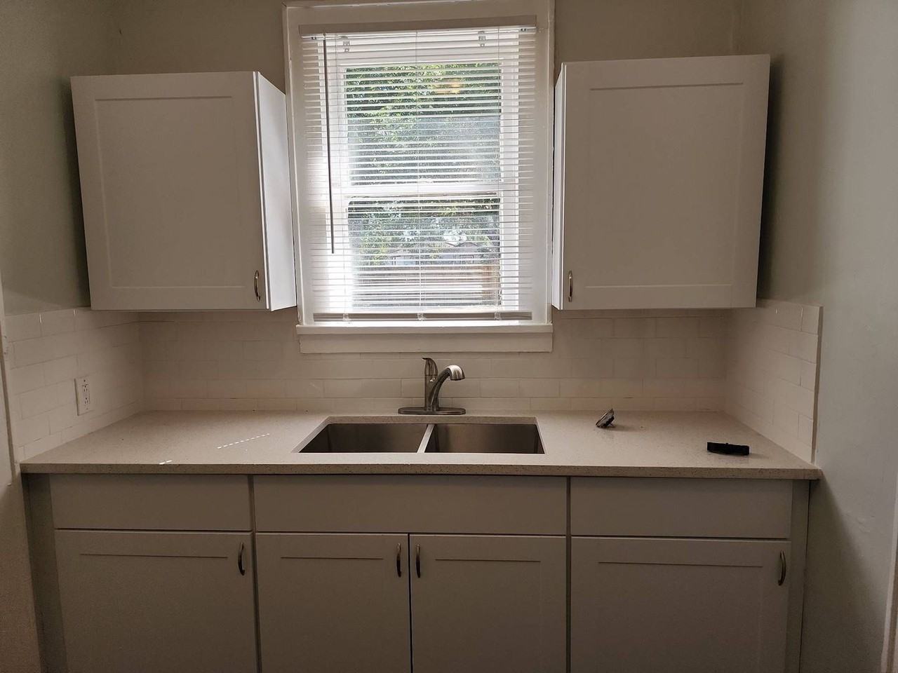 2944 Nw 13th St - Photo 7 of 16