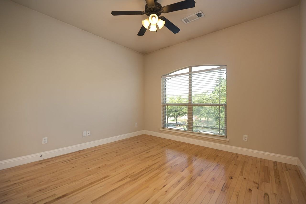 2930 Forest Park Blvd - Photo 4 of 9