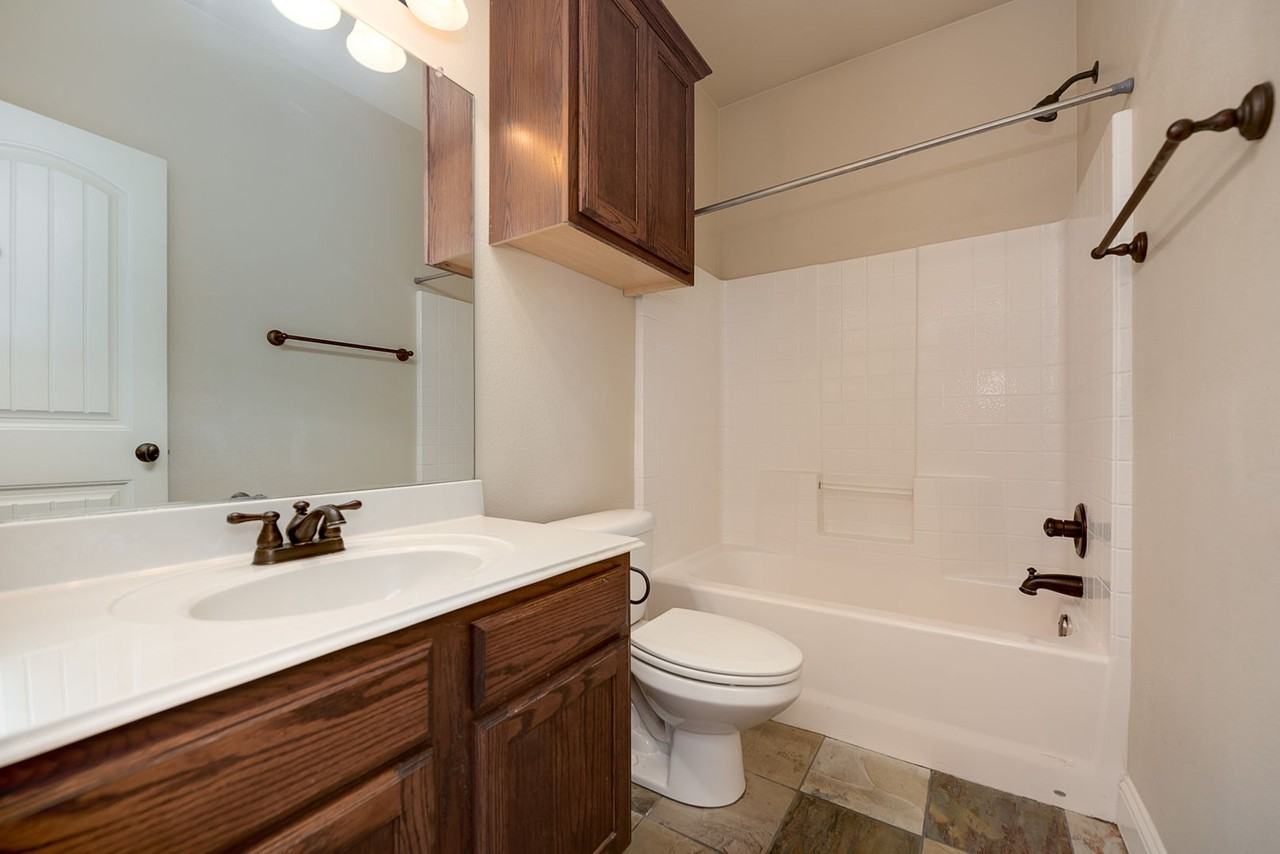 2930 Forest Park Blvd - Photo 5 of 9
