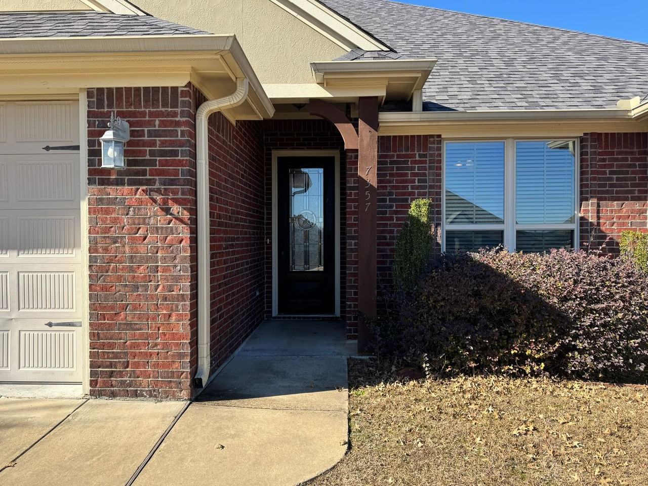 7357 Flat Rock Ln - Photo 3 of 31