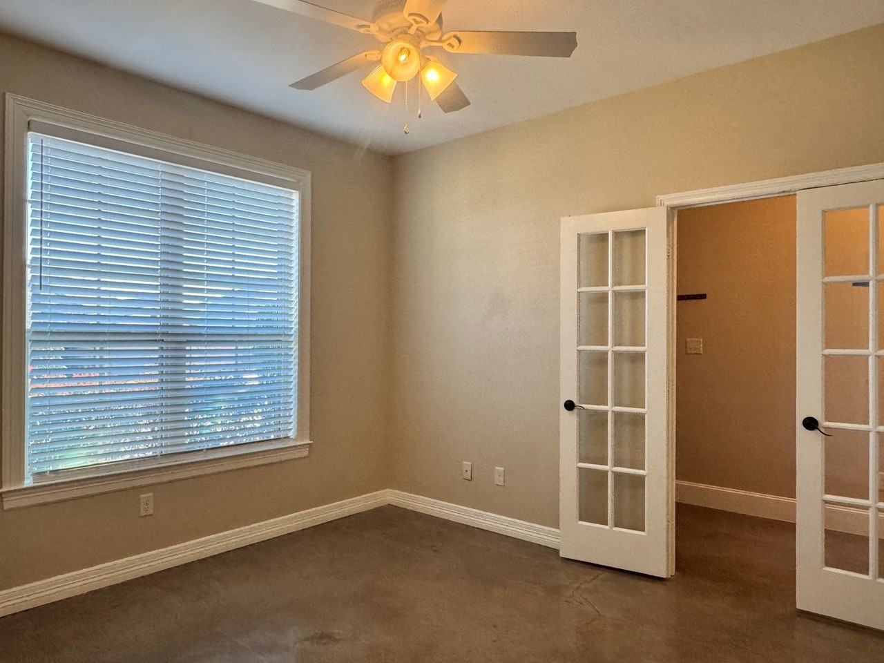 7357 Flat Rock Ln - Photo 5 of 31