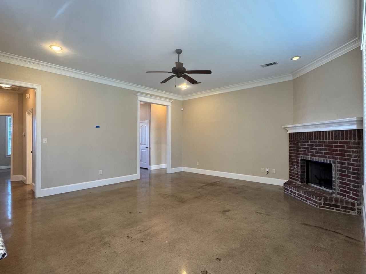 7357 Flat Rock Ln - Photo 7 of 31