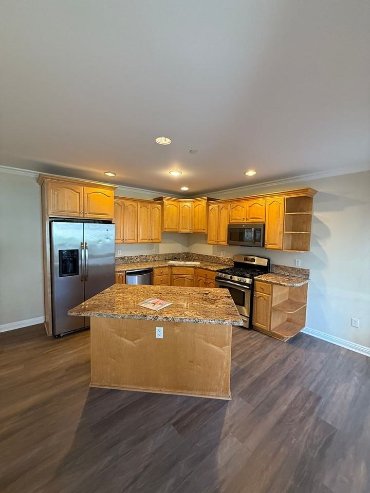 17311 Chatsworth St - Photo 5 of 25