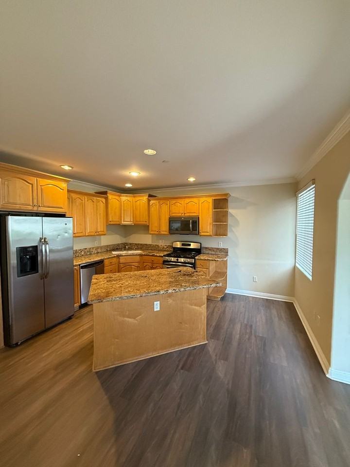 17311 Chatsworth St - Photo 6 of 25