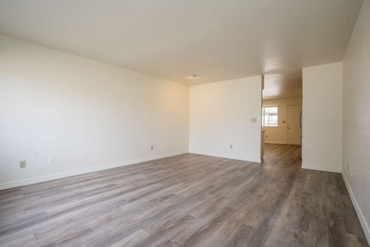 1020 Hillcrest Dr - Photo 3 of 16