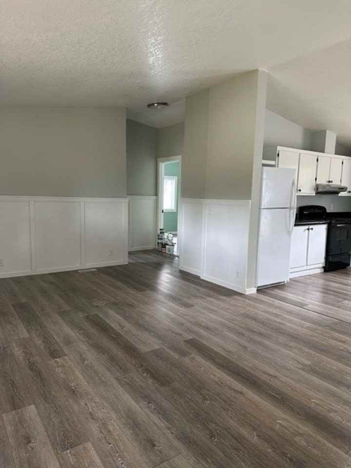 334 Se Hazel St - Photo 2 of 14