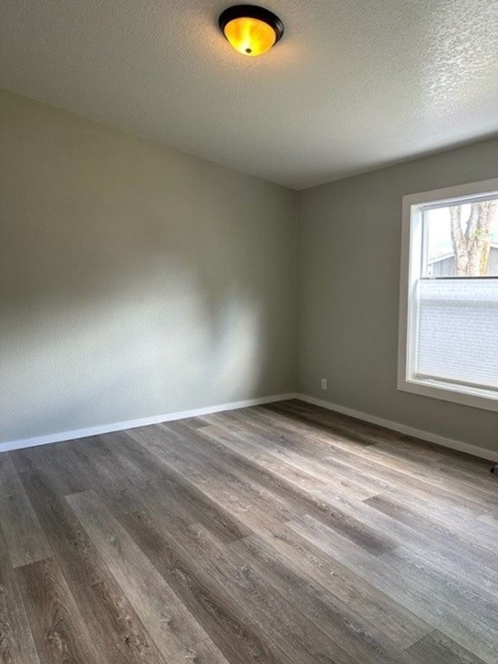 334 Se Hazel St - Photo 5 of 14