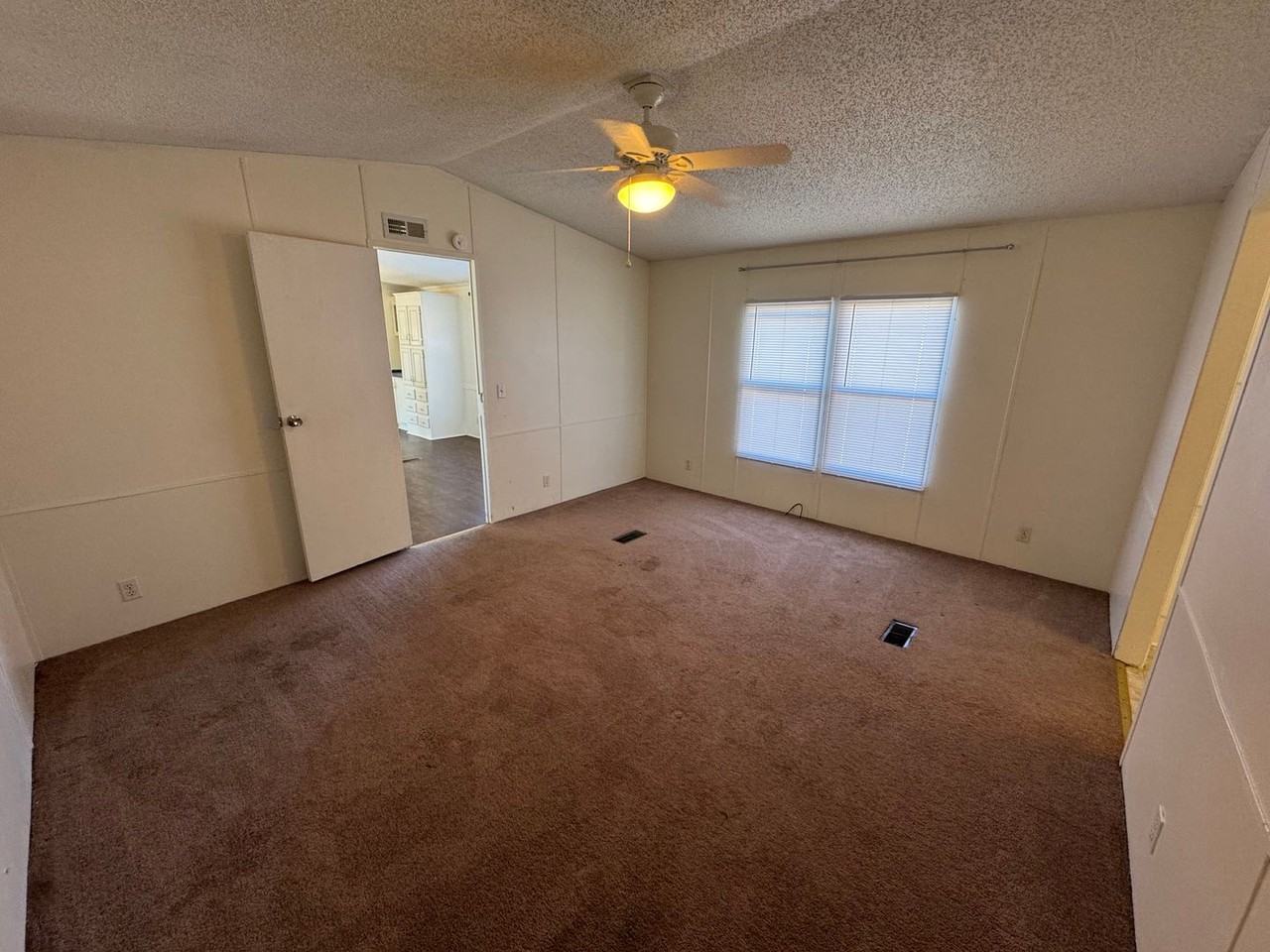 1004 Pennsylvania Ave Nw - Photo 4 of 14