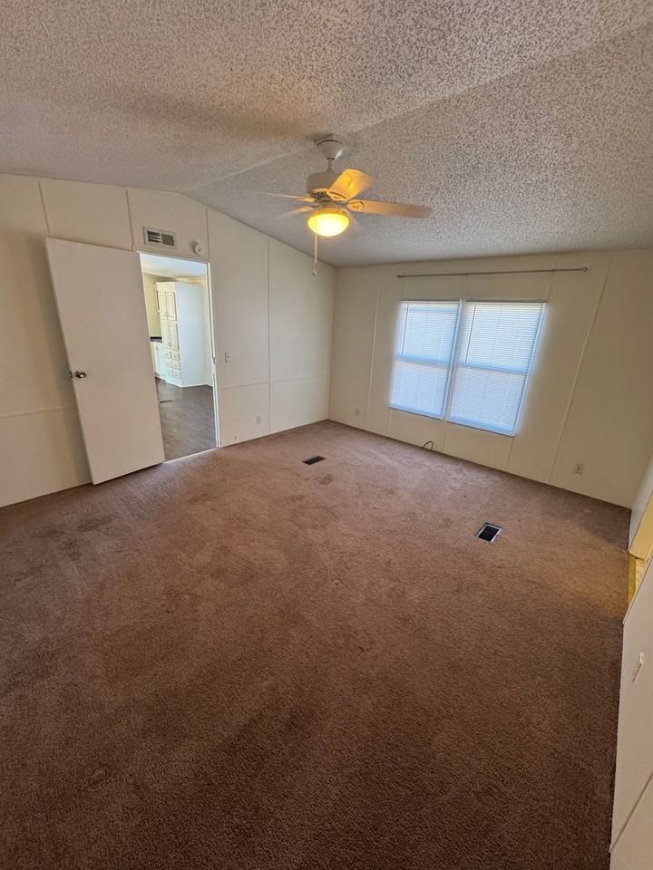 1004 Pennsylvania Ave Nw - Photo 7 of 14
