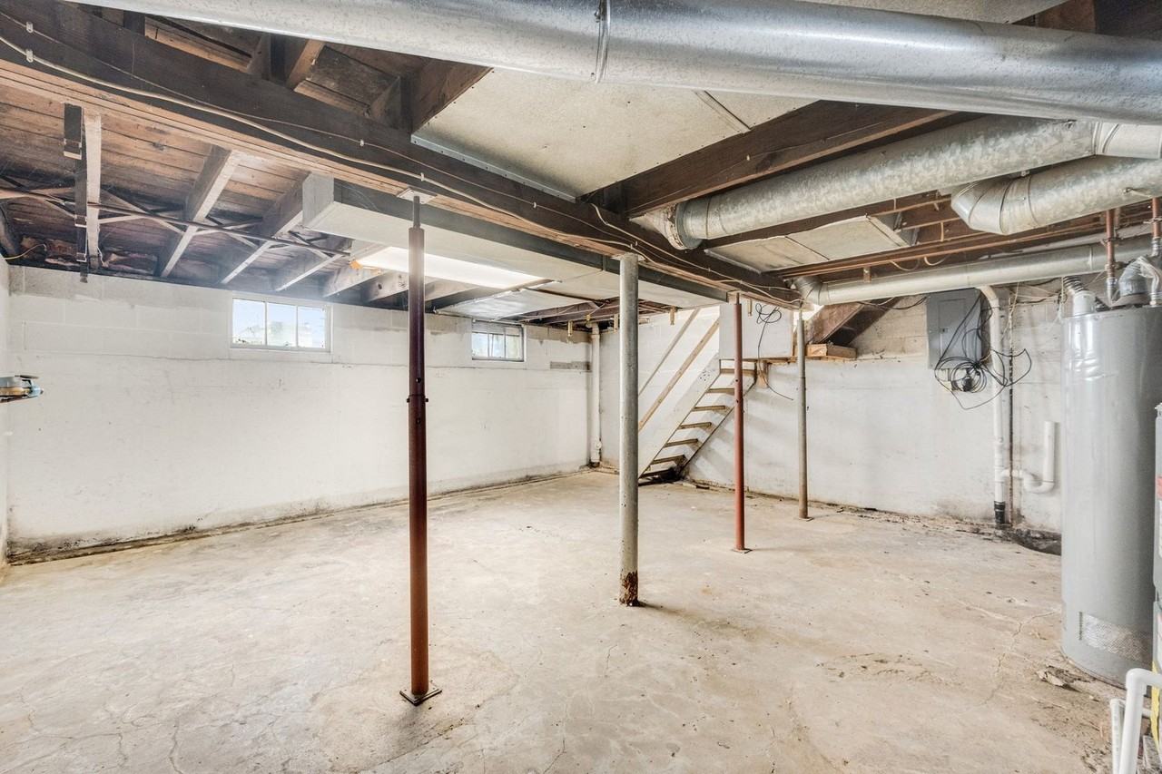 1721 3rd St - Photo 6 of 29