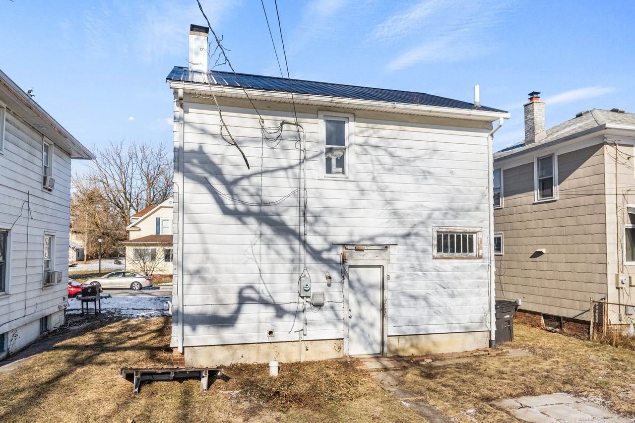 1721 3rd St - Photo 7 of 29