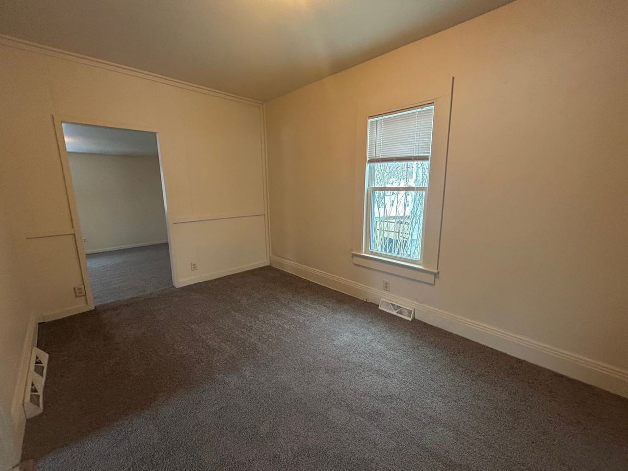 322 Mcconnell St - Photo 5 of 17