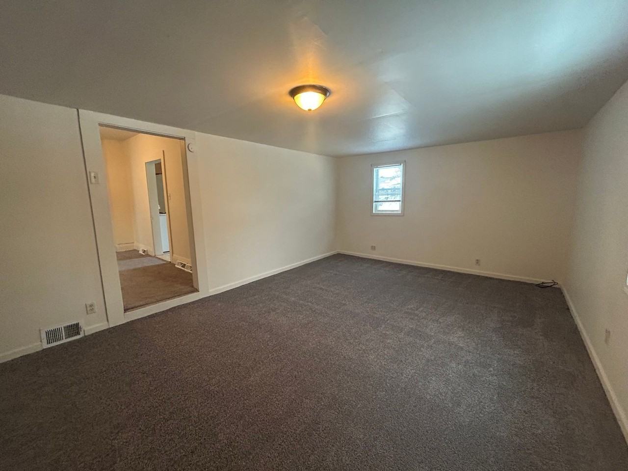 322 Mcconnell St - Photo 6 of 17