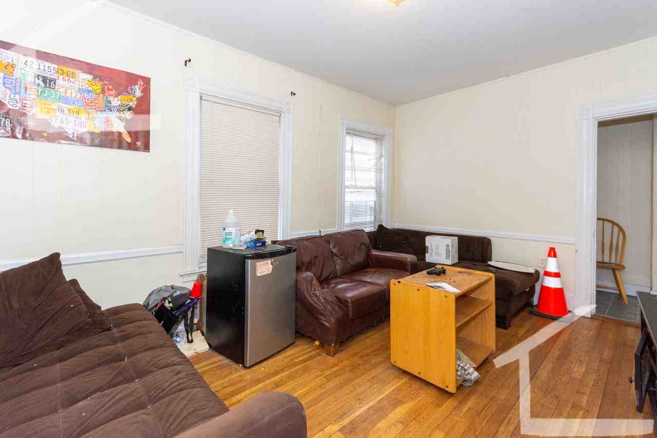 22 Pratt St - Photo 2 of 11