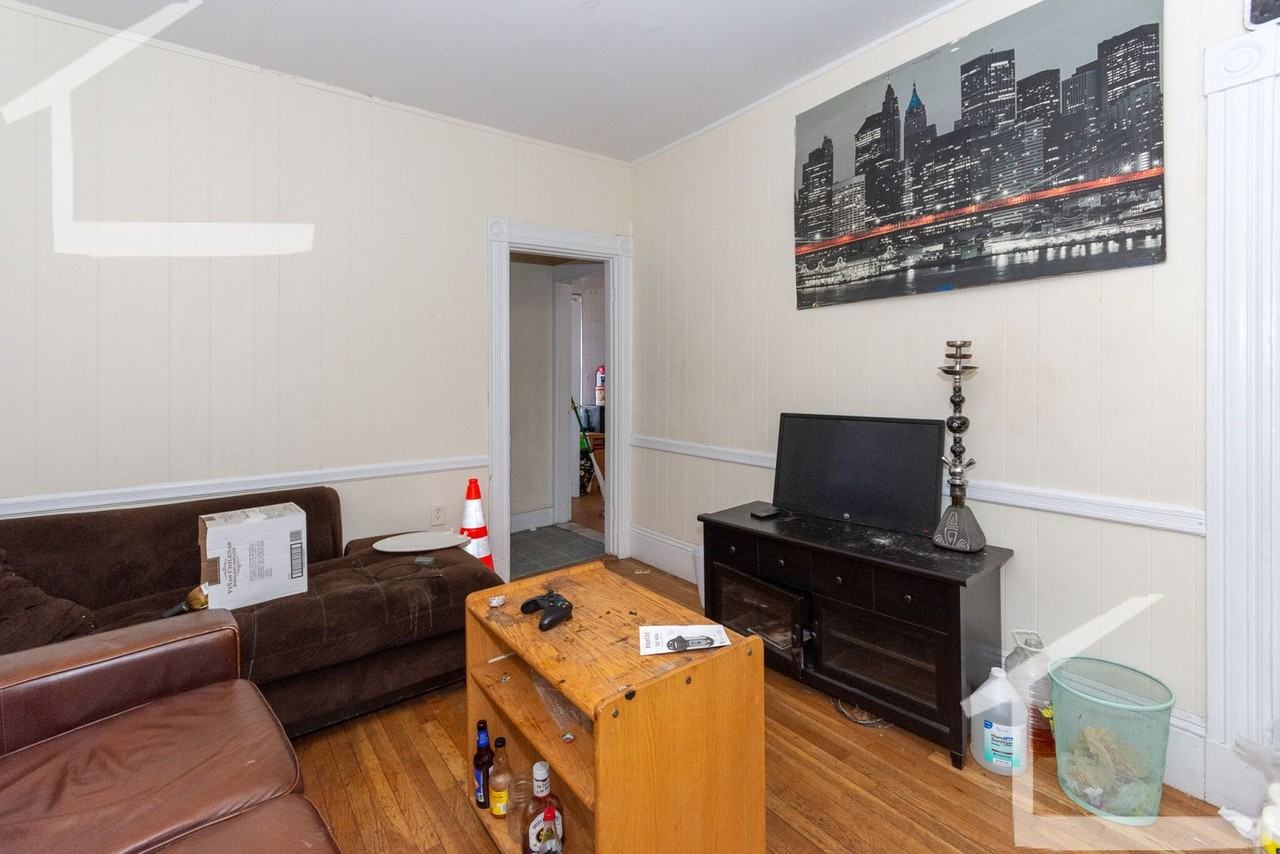 22 Pratt St - Photo 3 of 11