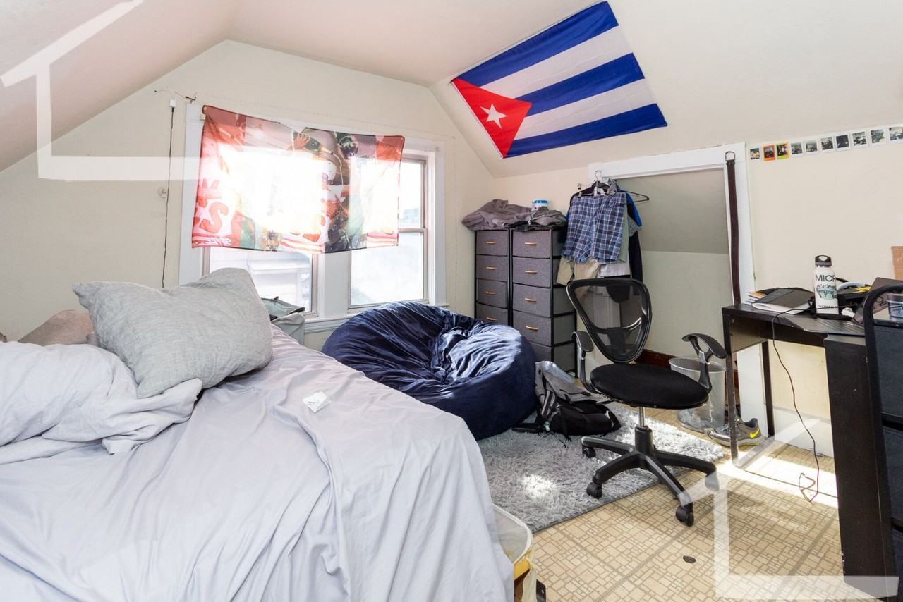 22 Pratt St - Photo 5 of 11