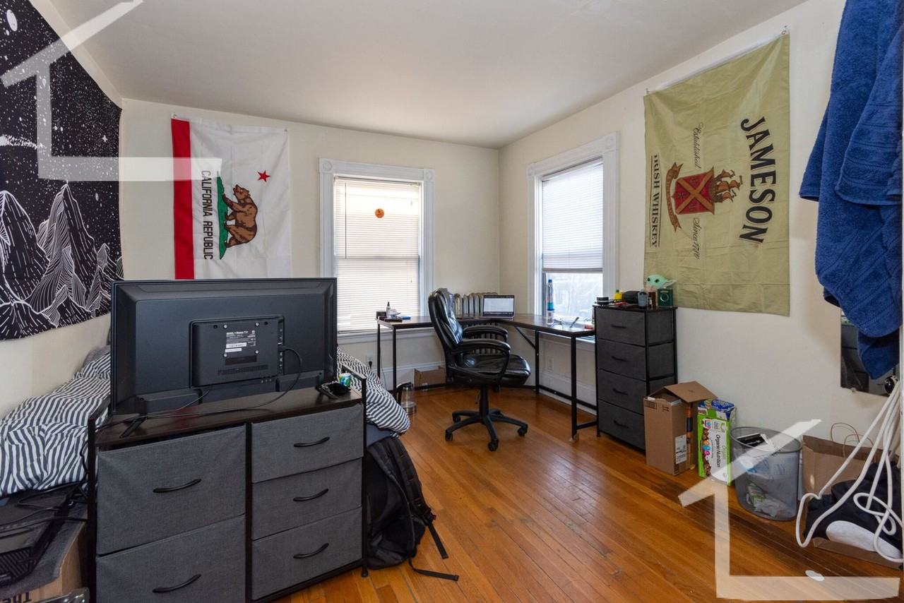 22 Pratt St - Photo 6 of 11