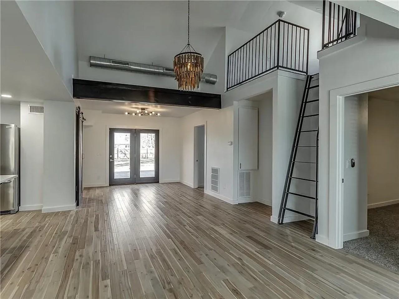 2221 Nw 34th St - Photo 3 of 18