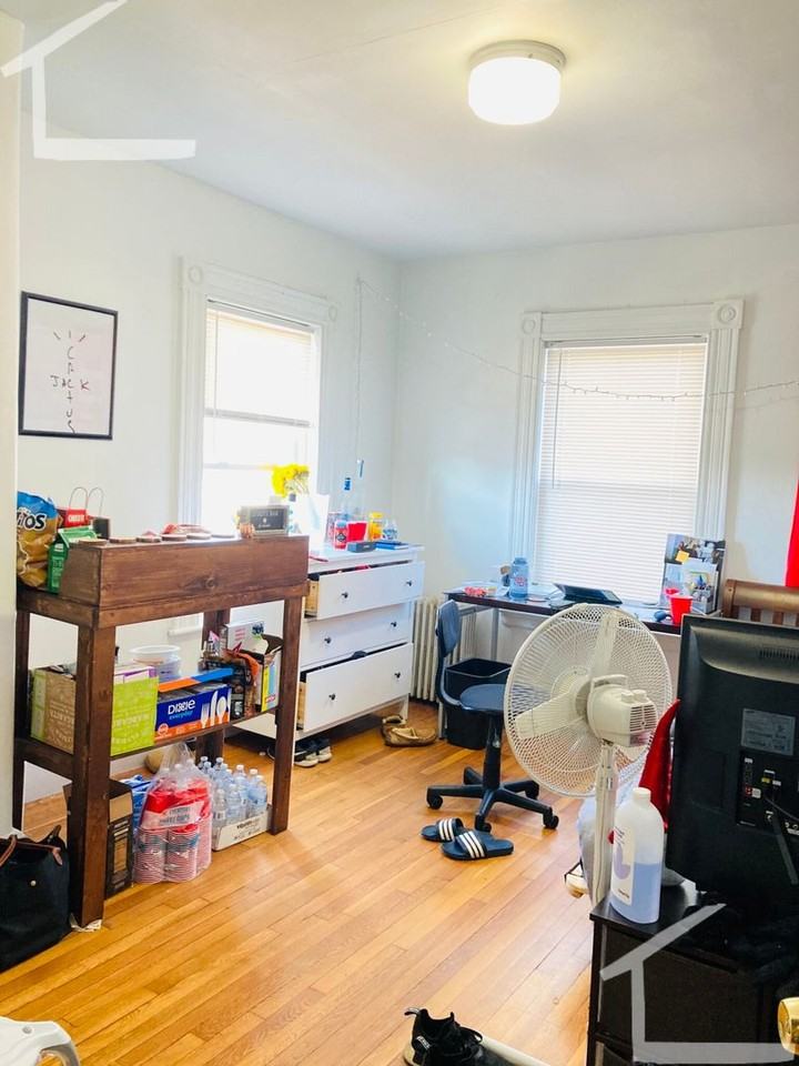 16 Pratt St - Photo 3 of 13