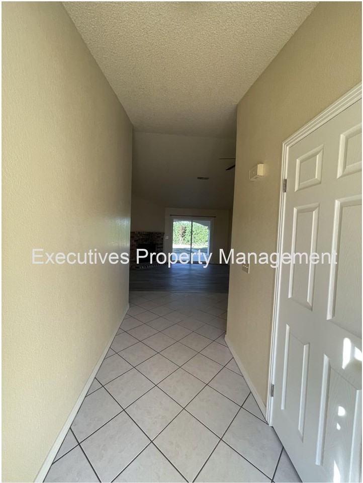 623 E Clinton Ave - Photo 2 of 17