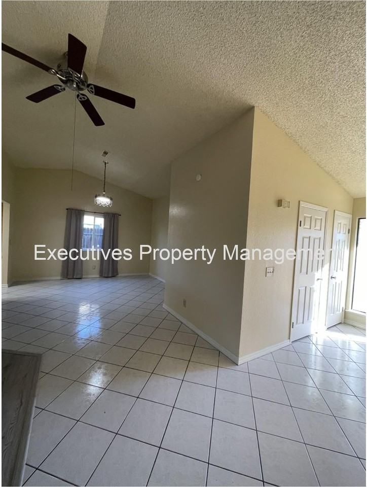 623 E Clinton Ave - Photo 3 of 17